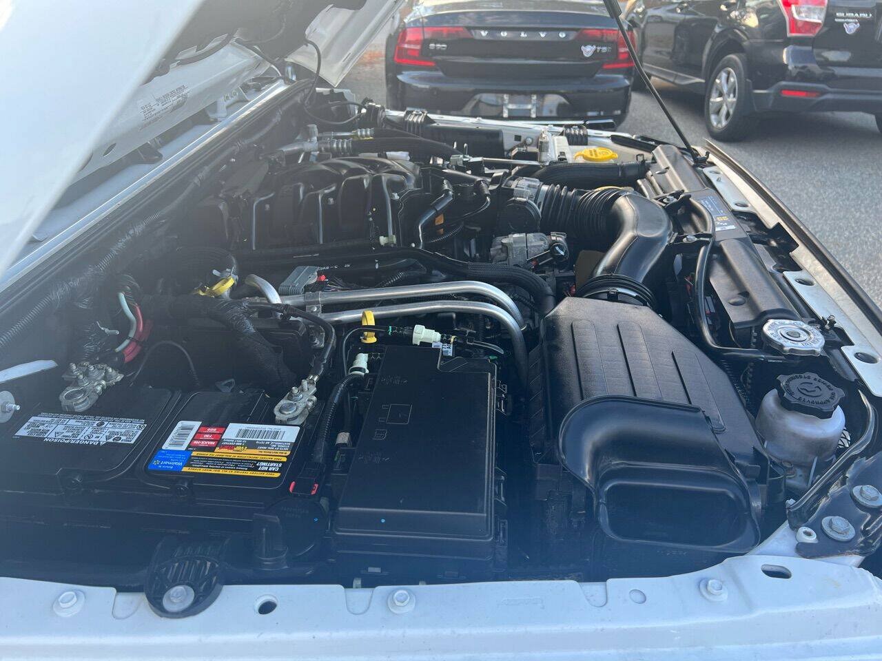 Used 2018 Jeep Wrangler Sahara w/ Connectivity Group AWD/4WD image 34