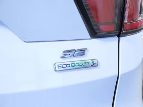 Used 2017 Ford Escape SE image 9