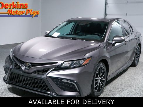 Used 2022 Toyota Camry SE FWD image 1