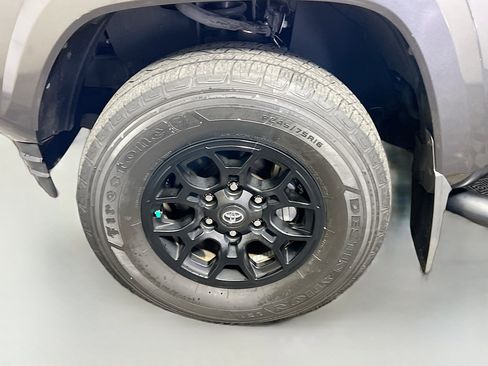 Used 2020 Toyota Tacoma SR5 image 13