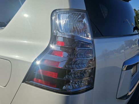 Used 2014 Lexus GX 460 w/ Premium Package AWD/4WD image 10