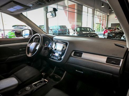 Used 2014 Mitsubishi Outlander SE AWD/4WD image 27