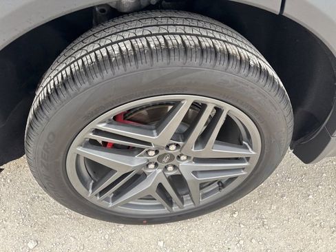 Used 2025 Ford Explorer ST-Line w/ ST-Line Street Pack image 30