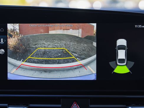 Used 2023 Hyundai Elantra Limited image 15