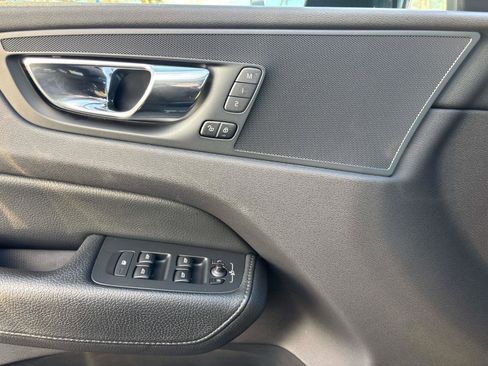 Used 2018 Volvo XC60 T6 Momentum w/ Advanced Package image 15