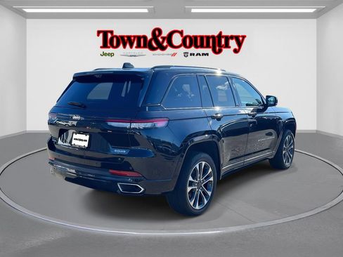Used 2022 Jeep Grand Cherokee Overland w/ Luxury Tech Group IV image 4