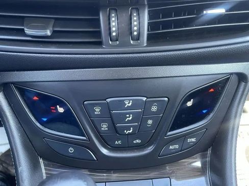Used 2020 Buick Envision Premium AWD/4WD image 19