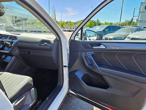 Used 2024 Volkswagen Tiguan SE image 15