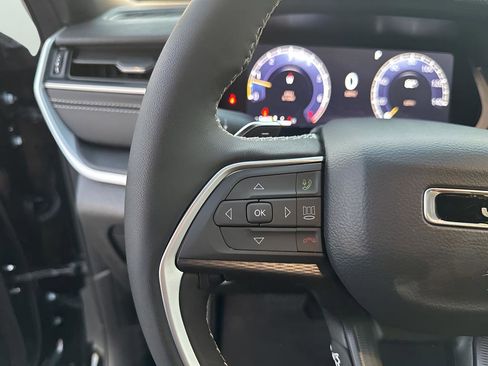 New 2025 Jeep Grand Cherokee L Altitude image 30