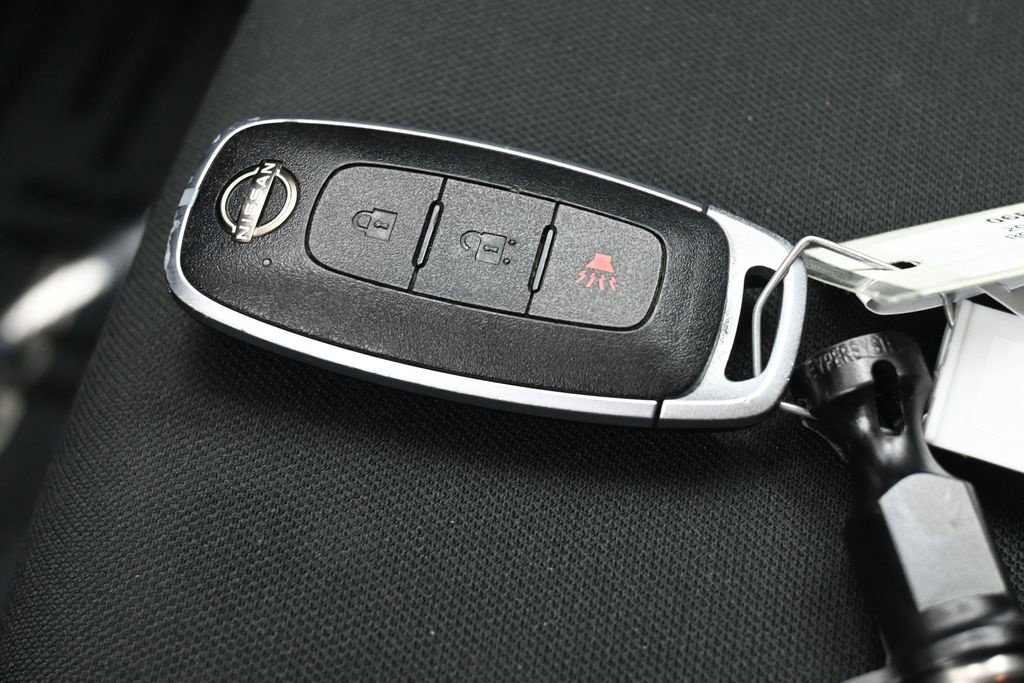 Used 2024 Nissan Rogue S AWD/4WD image 28