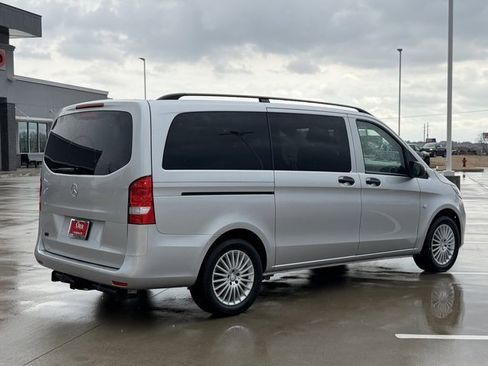 Used 2017 Mercedes-Benz Metris Passenger image 5