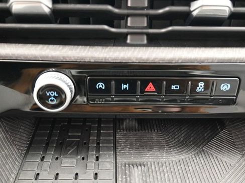 Certified 2025 Ford Explorer Platinum w/ Ultimate Package image 20