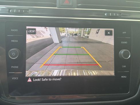 Certified 2023 Volkswagen Tiguan SE FWD image 22