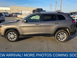 Used 2019 Jeep Cherokee Latitude w/ Cold Weather Group video 2