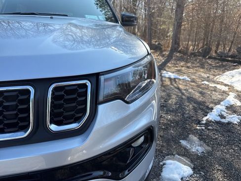 Used 2025 Jeep Compass Limited image 3