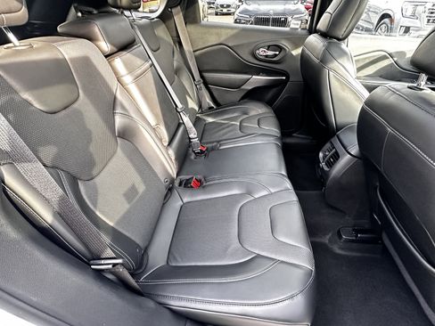 Used 2019 Jeep Cherokee Limited image 31