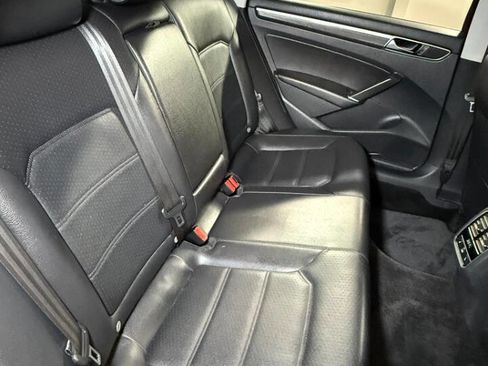 Used 2017 Volkswagen Passat 1.8T SE FWD image 21