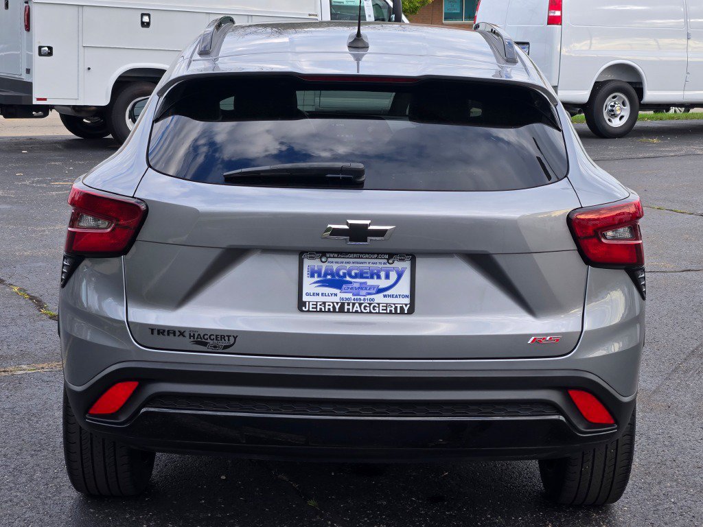 Certified 2024 Chevrolet Trax RS w/ Sunroof Package FWD image 11