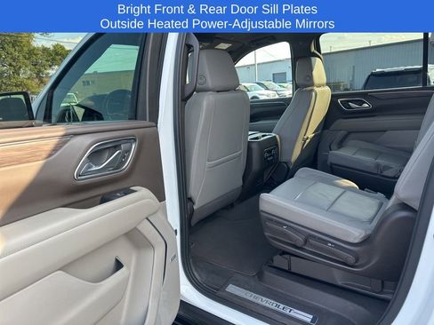 Used 2022 Chevrolet Suburban LT w/ Luxury Package RWD image 13