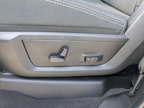 Used 2025 RAM 2500 Big Horn AWD/4WD image 9