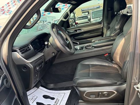 Used 2023 Jeep Wagoneer L Series II AWD/4WD image 8