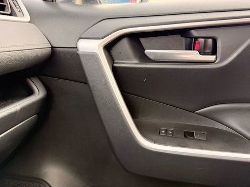 Used 2025 Toyota RAV4 XLE image 26