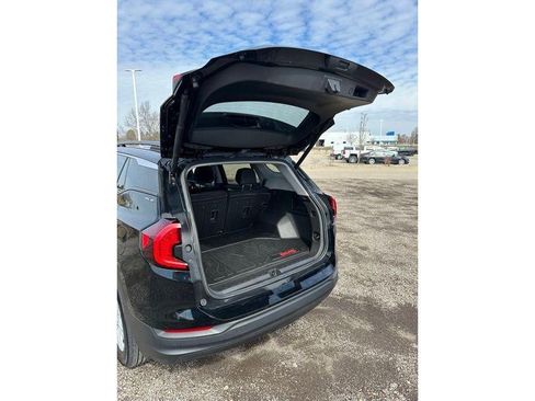 Used 2023 GMC Terrain SLE w/ Driver Convenience Package FWD image 12