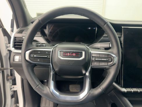 Used 2025 GMC Acadia Elevation w/ Elevation Premium Package image 16