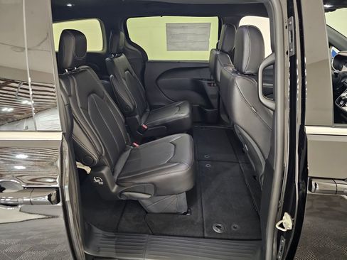 New 2026 Chrysler Pacifica Select AWD/4WD image 29