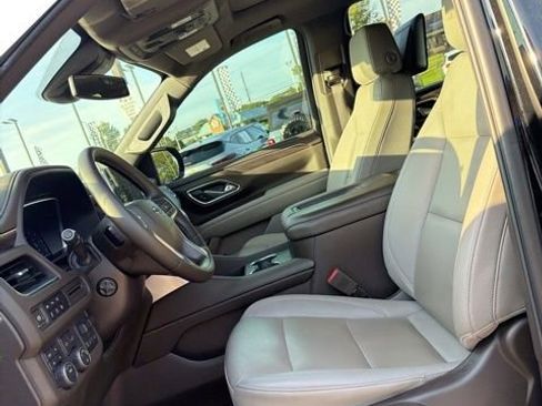 Used 2023 Chevrolet Tahoe Z71 w/ Luxury Package AWD/4WD image 12