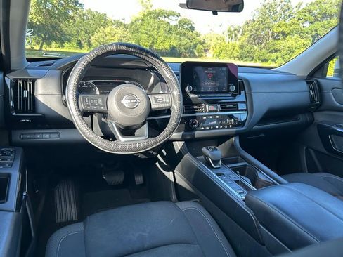 Used 2023 Nissan Pathfinder SV w/ SV Premium Package FWD image 13