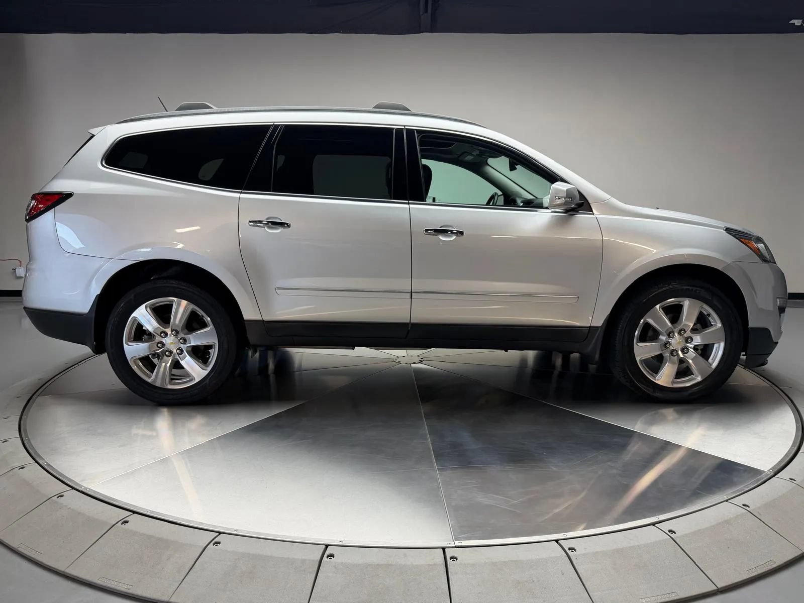 Used 2017 Chevrolet Traverse Premier FWD image 6