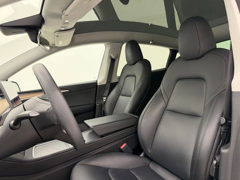 Used 2023 Tesla Model Y Long Range image 4