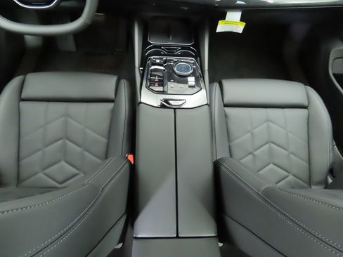 Certified 2025 BMW 530i image 17