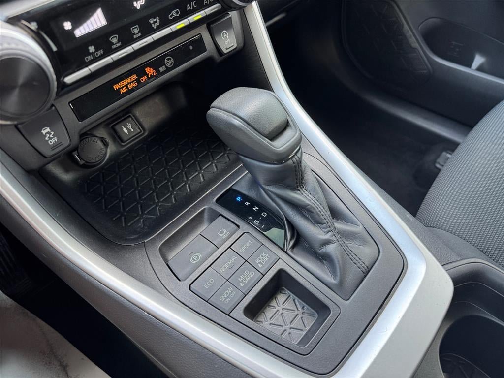 Used 2019 Toyota RAV4 LE AWD/4WD image 25