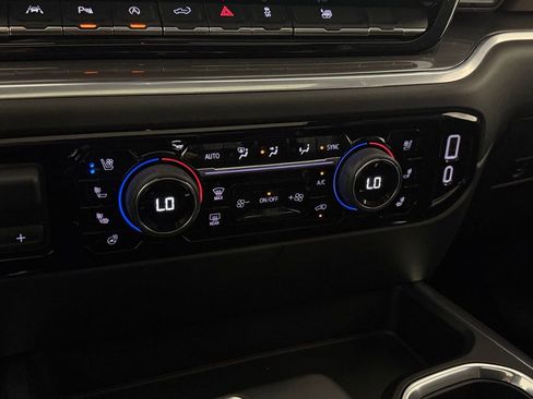 Used 2024 Chevrolet Silverado 1500 High Country AWD/4WD image 18