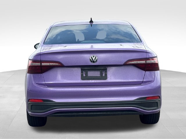 Used 2023 Volkswagen Jetta SE w/ Panoramic Sunroof Package FWD image 4