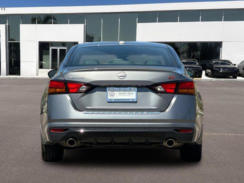 Used 2023 Nissan Altima 2.5 SR w/ SR Premium Package FWD image 4