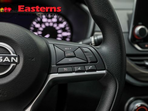 Used 2025 Nissan Altima 2.5 SV FWD image 16