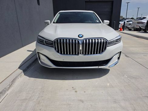 Used 2022 BMW 740i w/ Premium Package RWD image 2