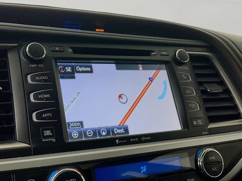 Used 2016 Toyota Highlander Limited image 21