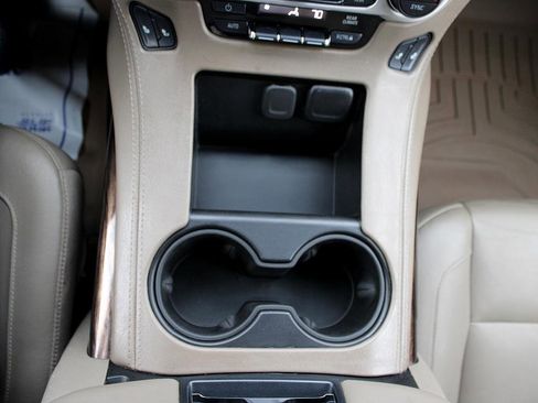 Used 2018 GMC Yukon SLT image 16