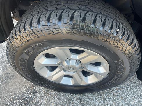 Used 2015 Toyota 4Runner SR5 Premium image 8