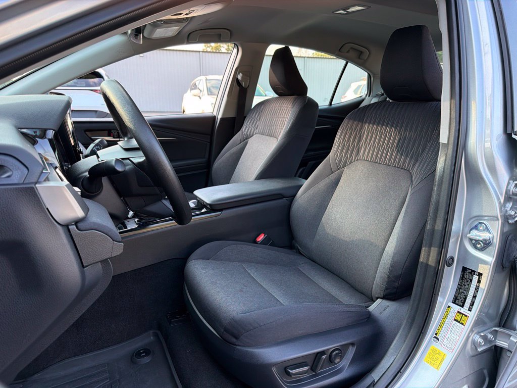 Used 2025 Toyota Camry LE w/ Convenience Package FWD image 18