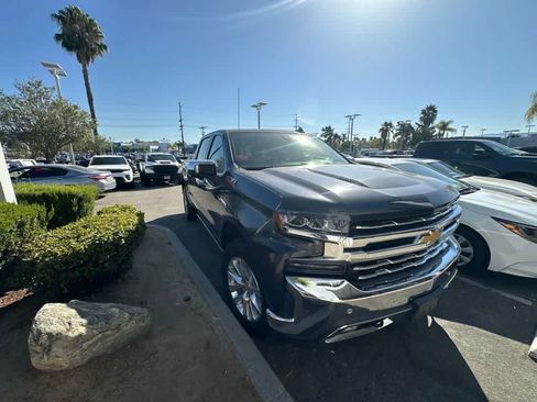 Used 2020 Chevrolet Silverado 1500 LTZ w/ LTZ Premium Package AWD/4WD image 2