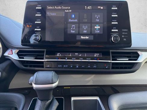 Used 2022 Toyota Sienna XLE w/ XLE Plus Package image 17