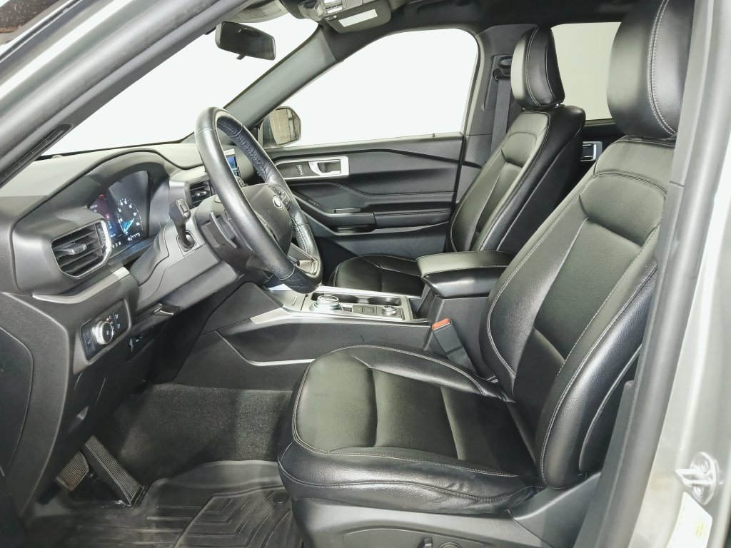 Used 2020 Ford Explorer XLT w/ Equipment Group 202A AWD/4WD image 10