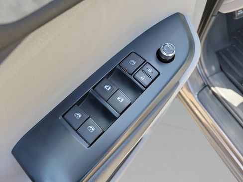 Used 2015 Toyota Highlander XLE image 23