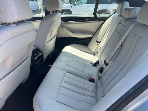 Used 2019 BMW 530i w/ Convenience Package RWD image 9