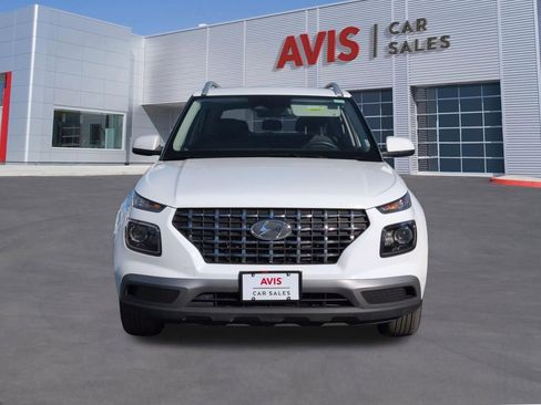 Used 2025 Hyundai Venue SEL image 2